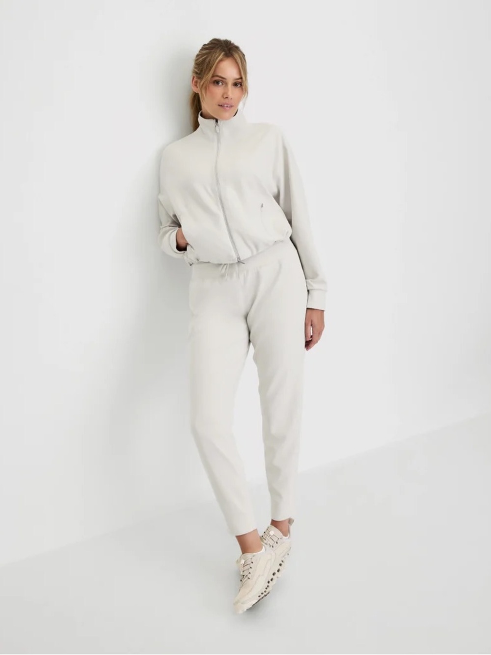 NWT KNIX CloudCut Jogger Sphere Size Medium